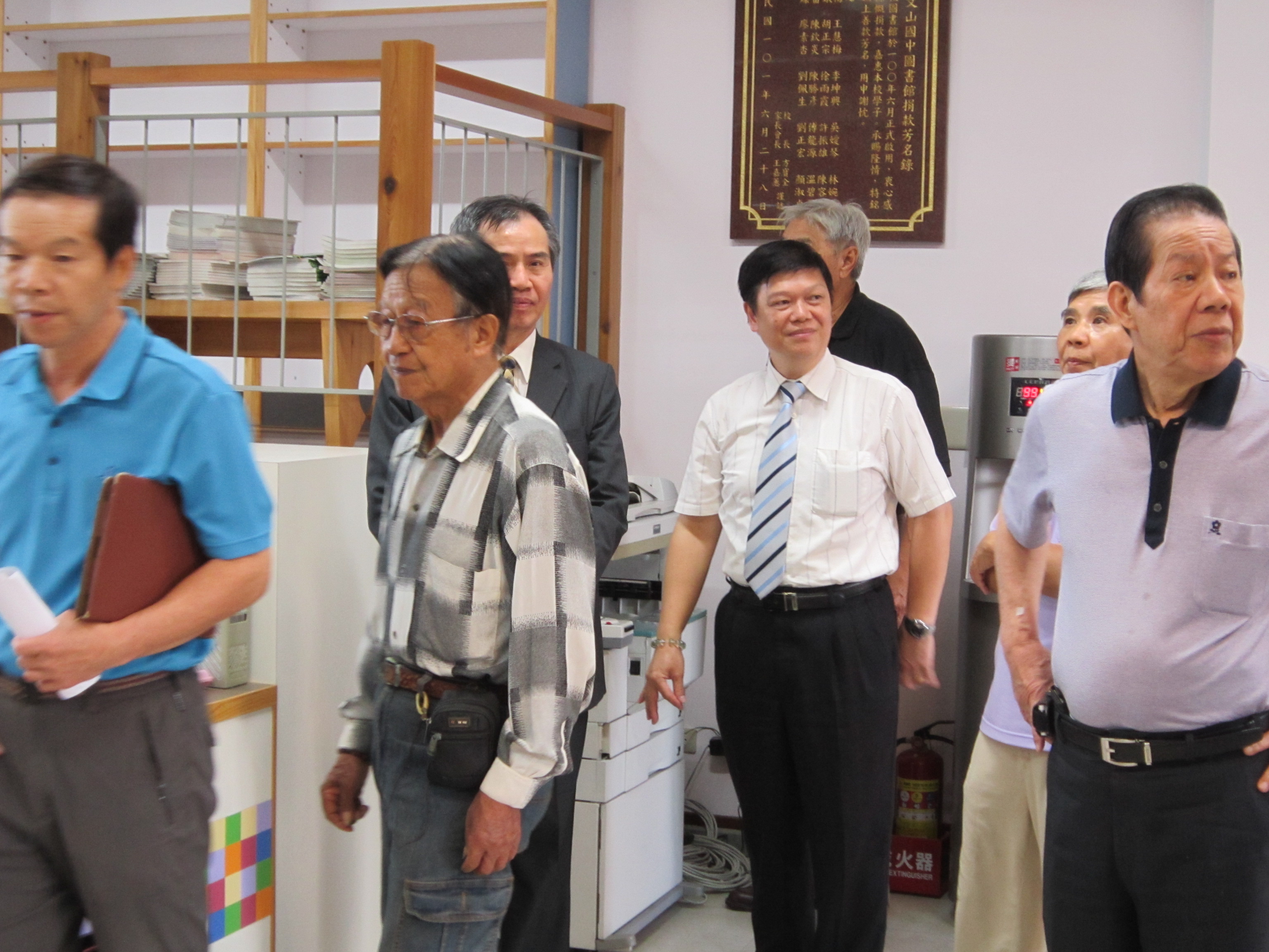 參觀學校圖書館2