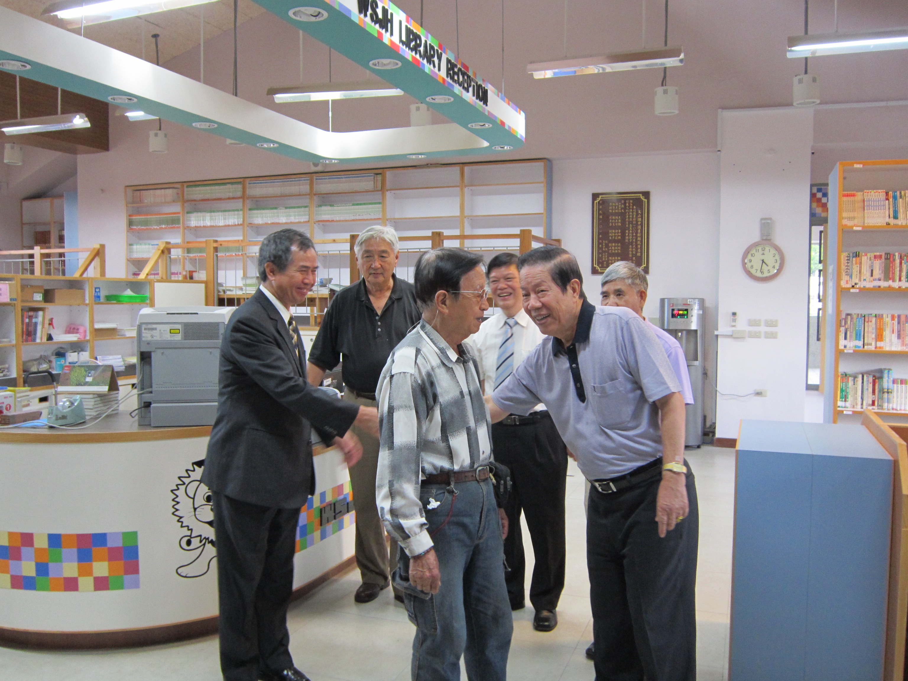 參觀學校圖書館8